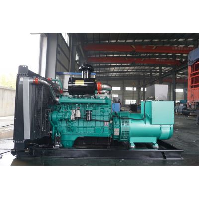 200kw乾能柴油發電機組-乾能6缸柴油機QN13G310D2柴油發電機組,缸徑/行程：135/150mm,柴油發電機組水冷發動機功率227KW,柴油發電機組配套馬拉松斯坦福發電機。廠價直銷歡迎選購：13773399855。