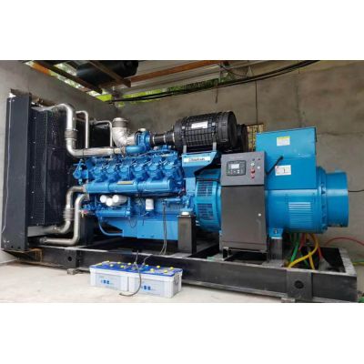 900kw博杜安柴油發(fā)電機組-博杜安12缸柴油機12M33D968E200柴油發(fā)電機組,缸徑/行程：150/150mm,柴油發(fā)電機組水冷發(fā)動機功率968KW,柴油發(fā)電機組配套馬拉松斯坦福發(fā)電機。廠價直銷歡迎選購：13773399855。